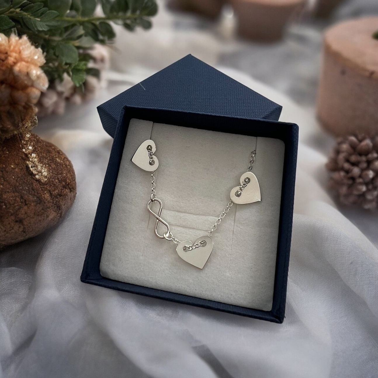 Bransoletka trzy serca z infinity