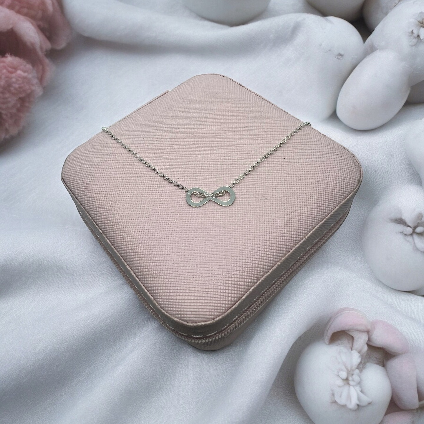 Naszyjnik znak nieskończoności srebro 925